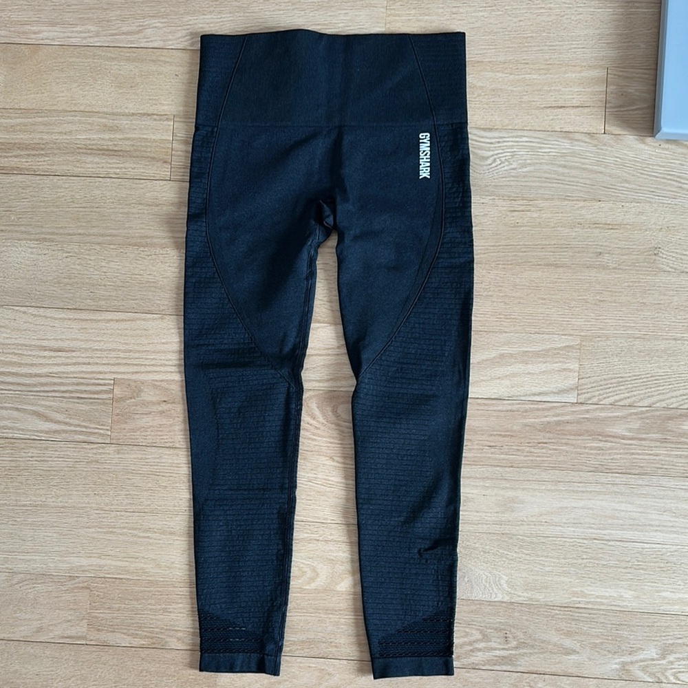 Gymshark Black Leggings Sleek Form-Fitting Design